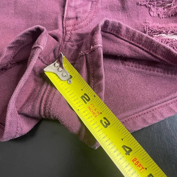 American Eagle Maroon Red Distressed Shortie Short Bootie Denim Jean Shorts Sz 6 - Picture 9 of 9